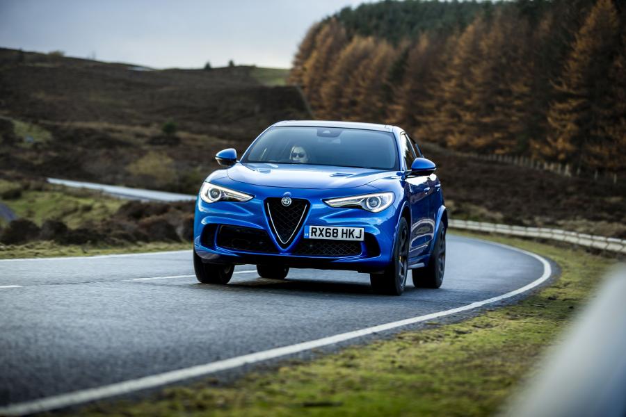  Alfa Romeo Stelvio Quadrifoglio (949) 2018 года  (UK) (фото 51 из 59)